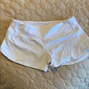 Women’s Lulu 3” shorts (Sm)